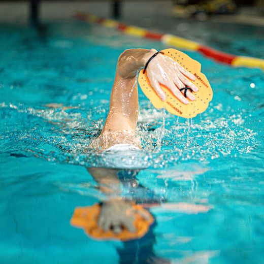 Palas, manoplas para natación. Paddles.