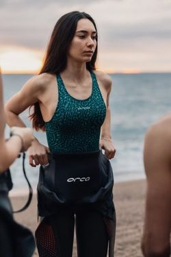 Orca Neopreno Athlex Float V2 para mujer Color Negro Rojo