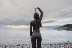Orca Neopreno Athlex Float V2 para mujer Color Negro Rojo
