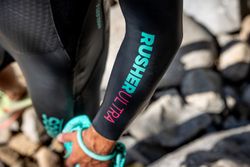 Zoggs RUSHER ultra SHORTY Woman Black/Blue